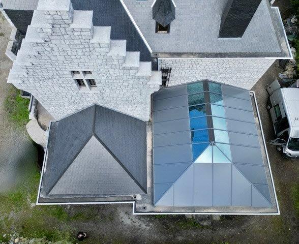 Piramide dak vernieuwen glas platen Kasteel Andoise Dinant