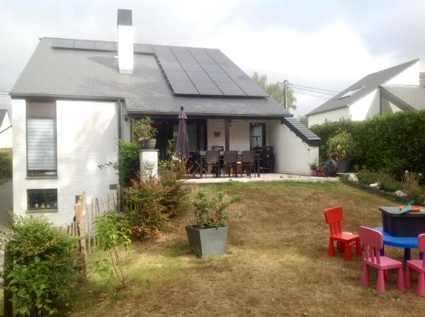 Aanbouw ecologisch groen dak met zonnepanelen - Rosieres