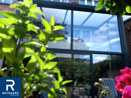Veranda 2 verdiepingen polycarbonaat zonwerend glas schuifraam monorail Reynaers