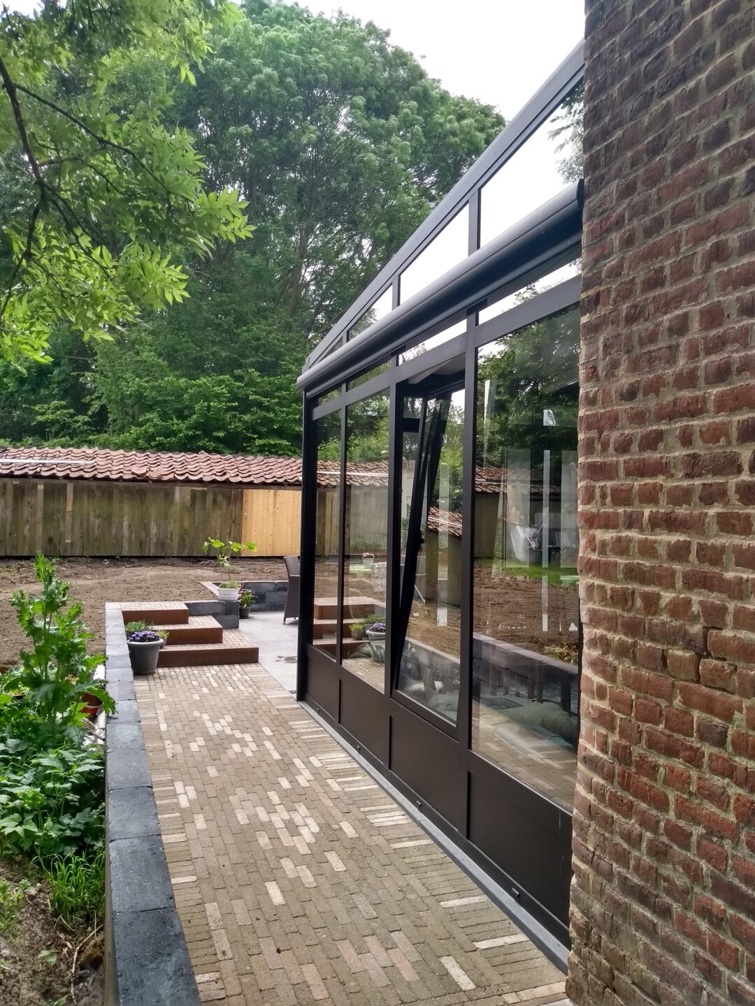 Veranda met screen op zijwand